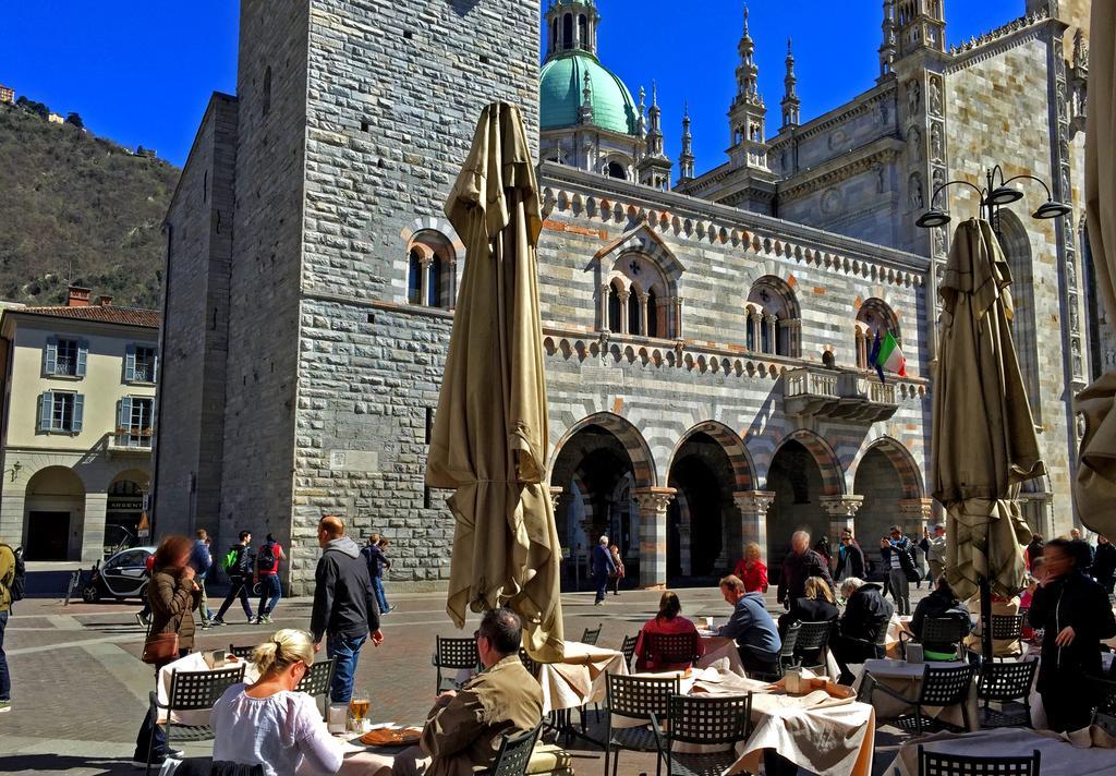 Piazza Duomo Amazing Apartment โกโม ภายนอก รูปภาพ