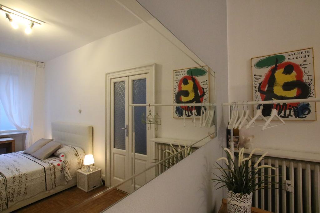 Piazza Duomo Amazing Apartment โกโม ภายนอก รูปภาพ