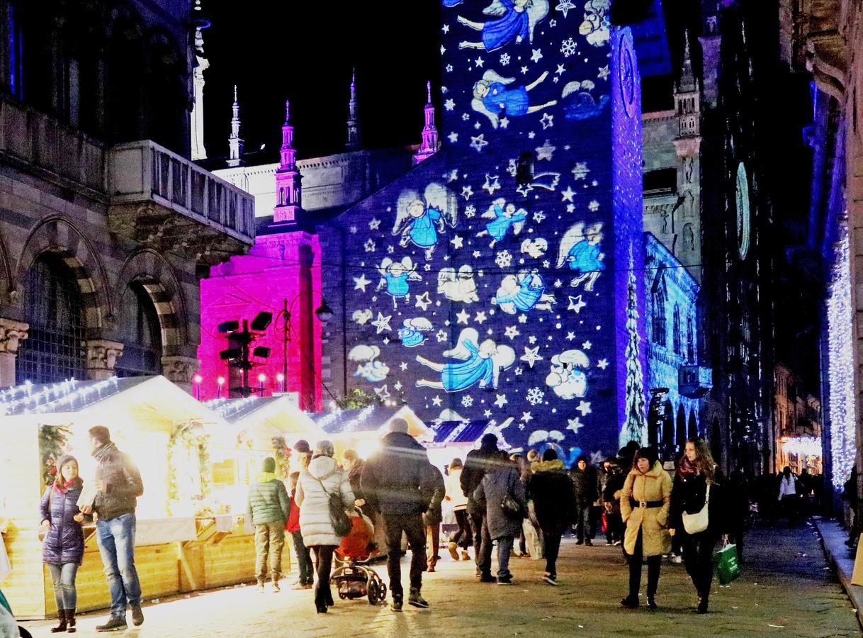 Piazza Duomo Amazing Apartment โกโม ภายนอก รูปภาพ