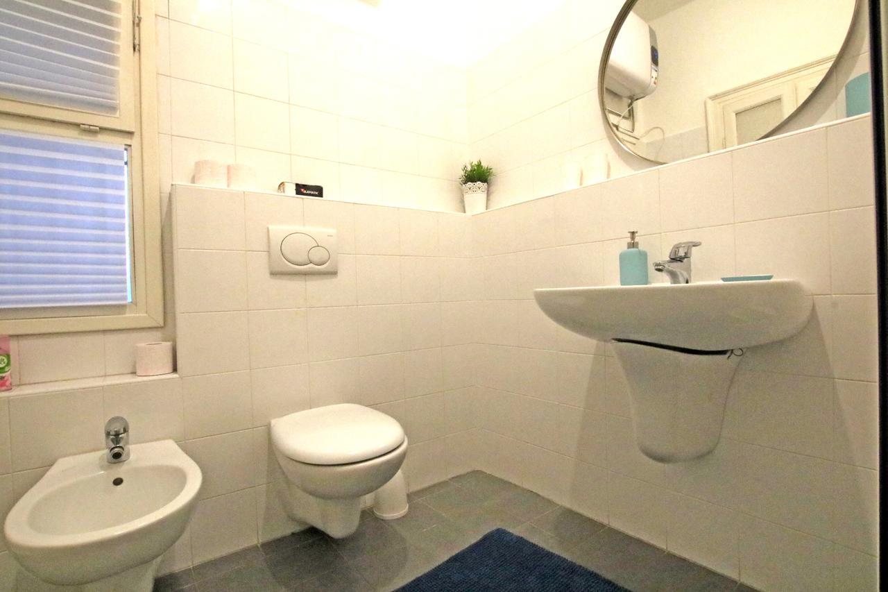 Piazza Duomo Amazing Apartment โกโม ภายนอก รูปภาพ