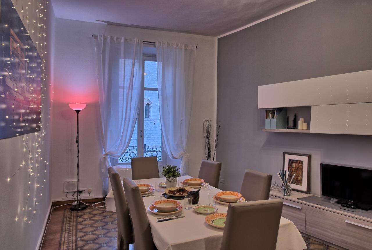 Piazza Duomo Amazing Apartment โกโม ภายนอก รูปภาพ