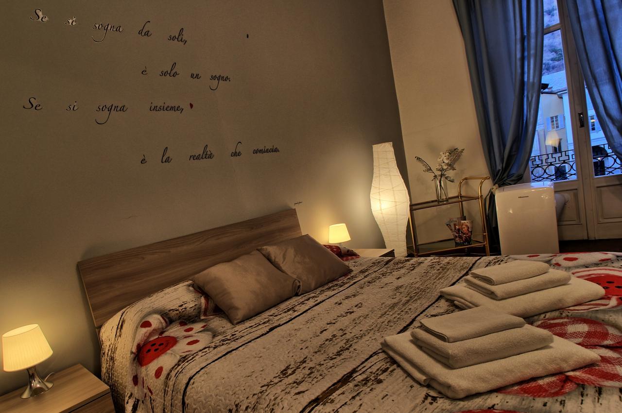 Piazza Duomo Amazing Apartment โกโม ภายนอก รูปภาพ