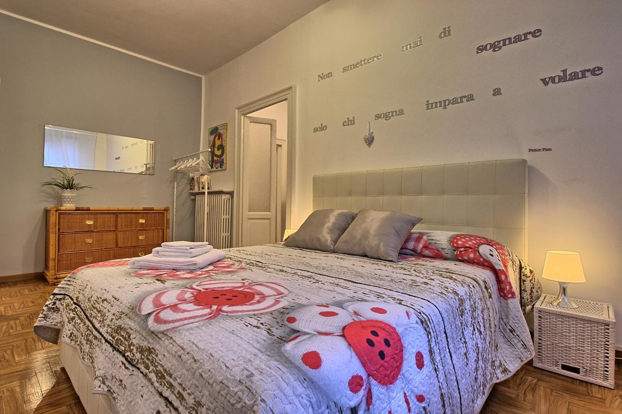Piazza Duomo Amazing Apartment โกโม ภายนอก รูปภาพ