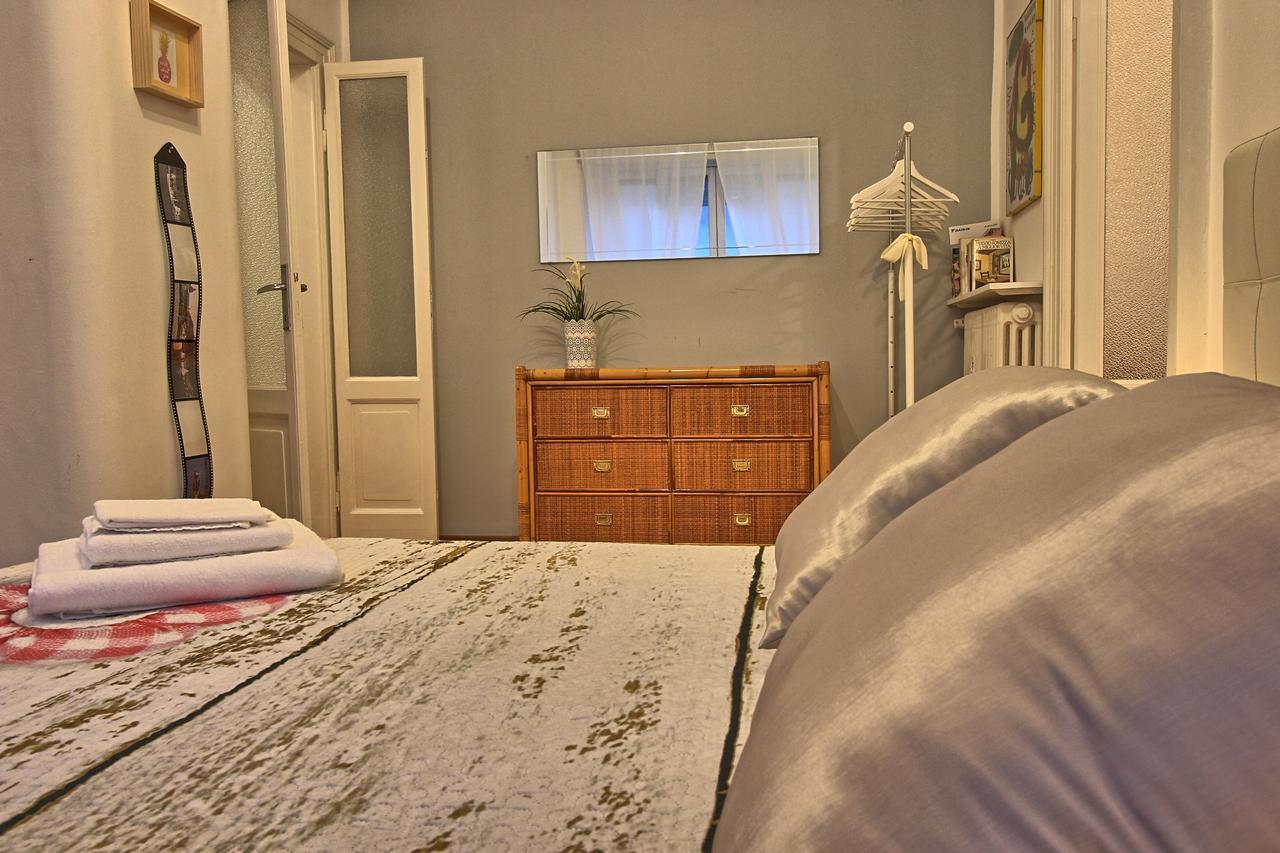 Piazza Duomo Amazing Apartment โกโม ภายนอก รูปภาพ